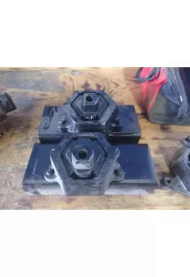 GMC - MEDIUM C7500 Engine Mounts
