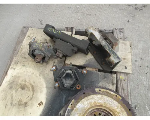 GMC - MEDIUM C7500 Engine Mounts