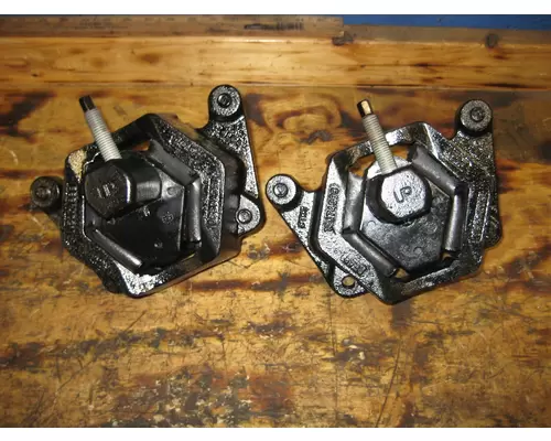 GMC - MEDIUM C7500 Engine Mounts