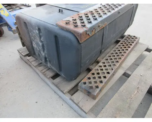 GMC - MEDIUM C7500 Fuel Tank