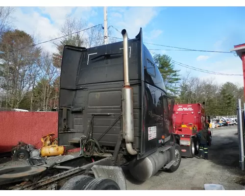 GMC/VOLVO/WHITE VNL200 Cab Clip