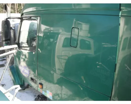 GMC/VOLVO/WHITE VNL670 Cab Clip