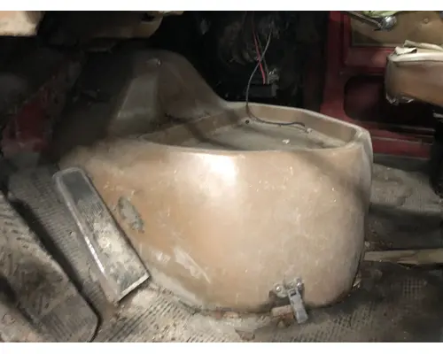 GMC BRIGADIER Interior Doghouse