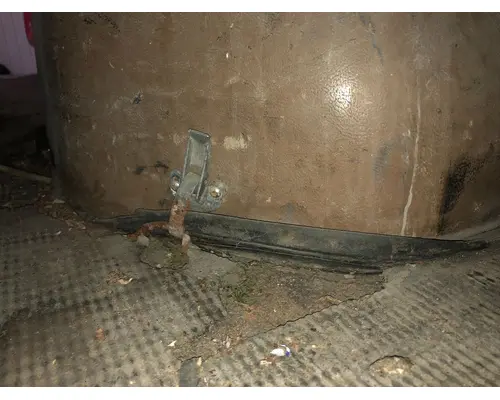 GMC BRIGADIER Interior Doghouse