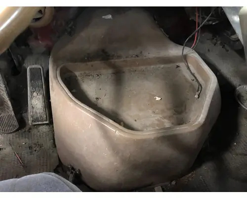 GMC BRIGADIER Interior Doghouse