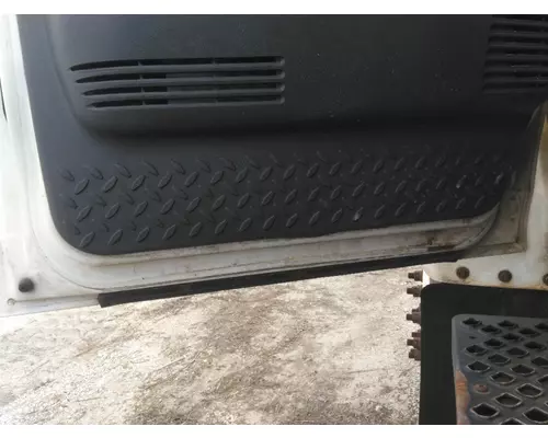 GMC C7500 2003-2010 DOOR ASSEMBLY, FRONT