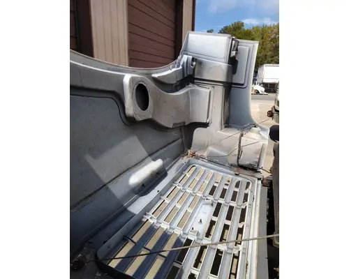 GMC C7500 2003-2010 HOOD