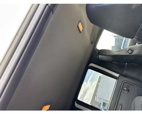 GMC C7500 Cab