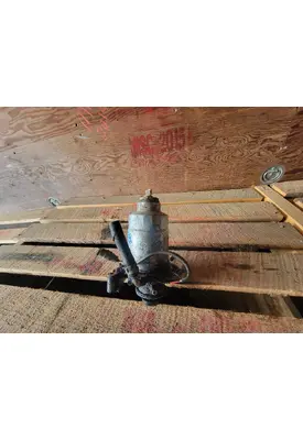 GMC C7500 Filter / Water Separator