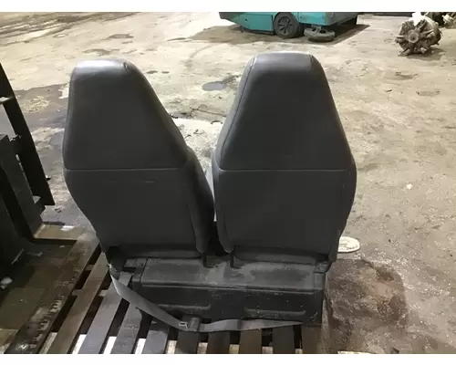 GMC C7500 SEAT, FRONT