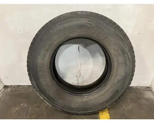 GMC C7500 Tires