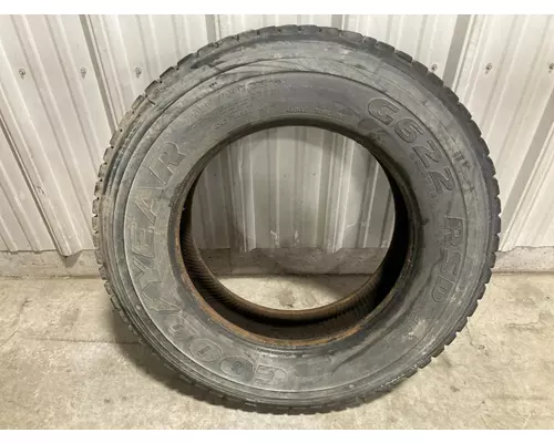 GMC C7500 Tires