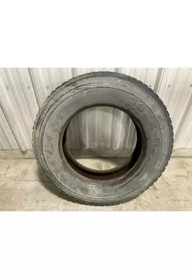 GMC C7500 Tires