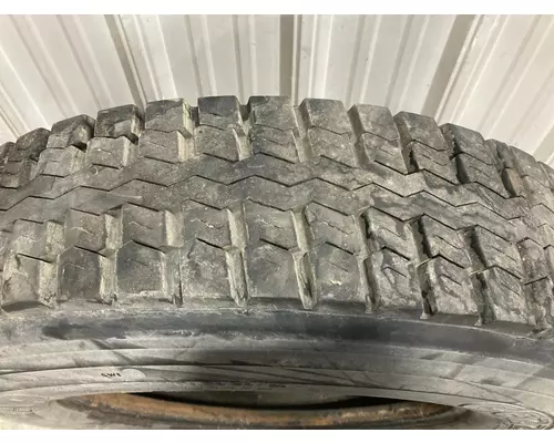 GMC C7500 Tires