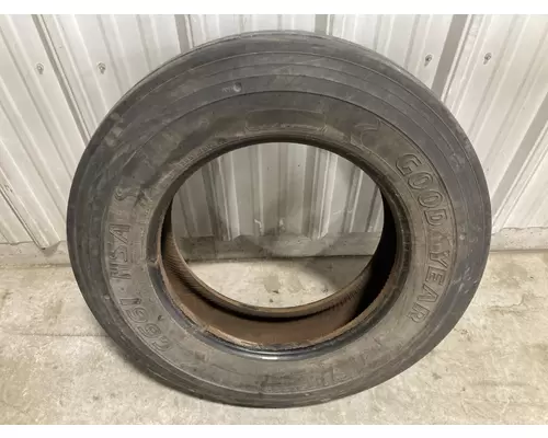 GMC C7500 Tires