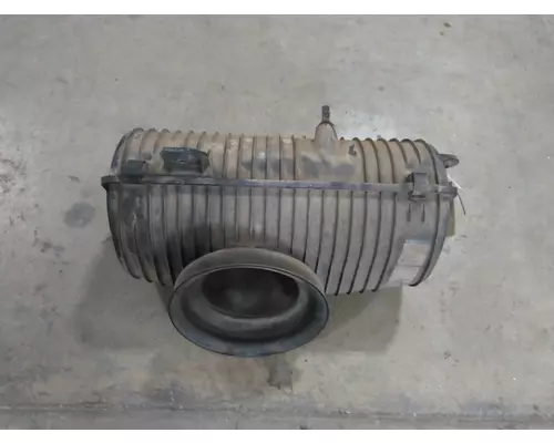 GMC C8500 AIR CLEANER