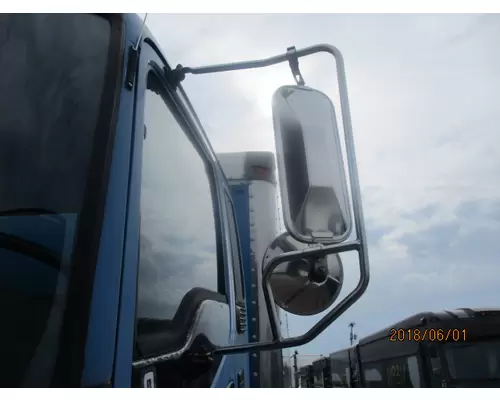 GMC T6500 MIRROR ASSEMBLY CABDOOR