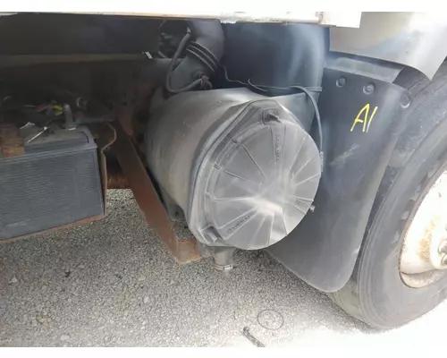 GMC T7500 AIR CLEANER