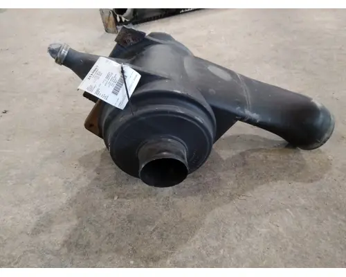 GMC T7500 AIR CLEANER