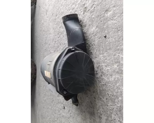 GMC T7500 AIR CLEANER
