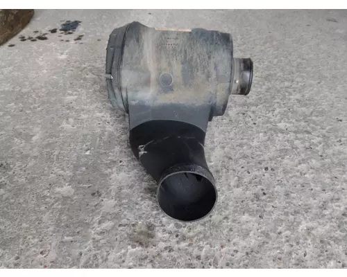 GMC T7500 AIR CLEANER