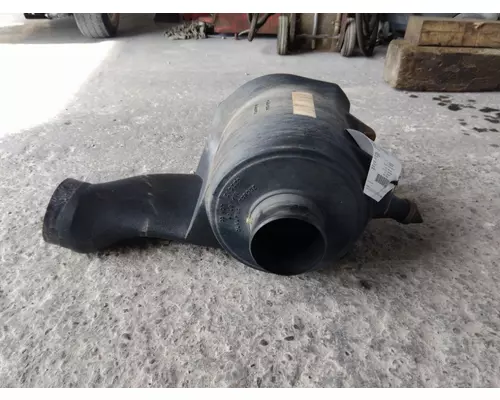 GMC T7500 AIR CLEANER