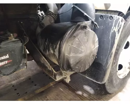 GMC T7500 AIR CLEANER