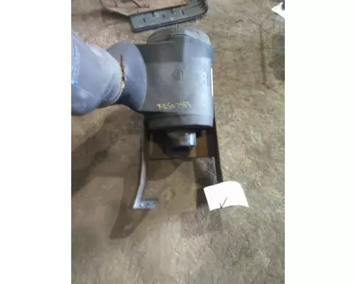 GMC T7500 AIR CLEANER