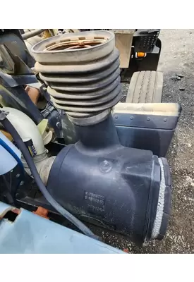 GMC T7500 Air Cleaner