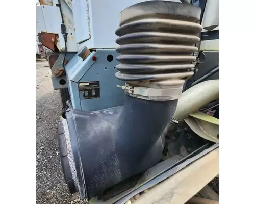 GMC T7500 Air Cleaner