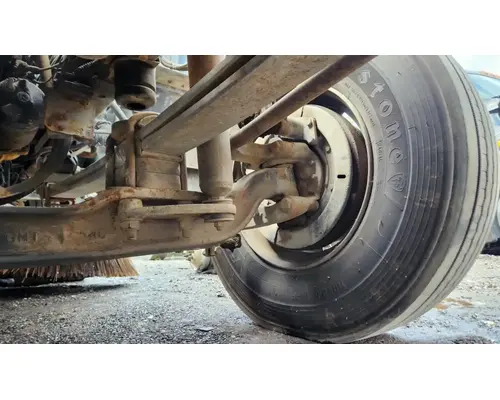 GMC T7500 Axle Assy, Fr (4WD)