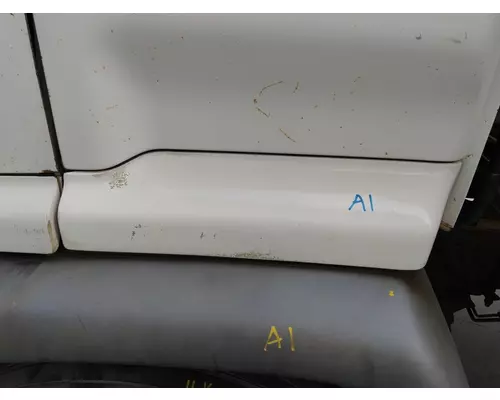 GMC T7500 CAB SKIRT FILLER PANEL