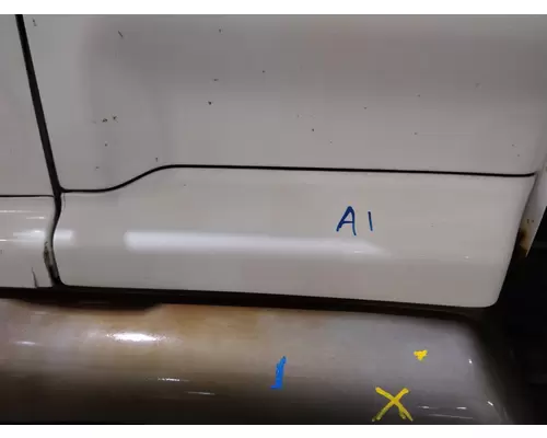 GMC T7500 CAB SKIRT FILLER PANEL