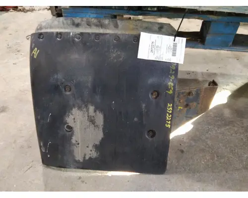 GMC T7500 FENDER, QUARTERHALF REAR