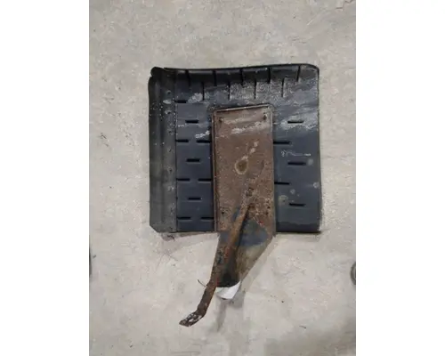 GMC T7500 FENDER EXTENSION