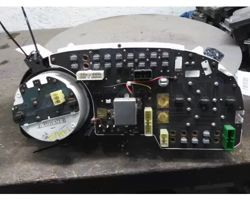 GMC T7500 GAUGE CLUSTER