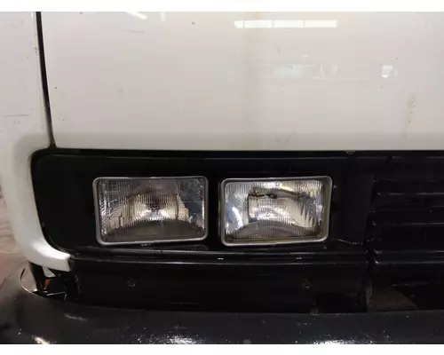 GMC T7500 HEADLAMP ASSEMBLY