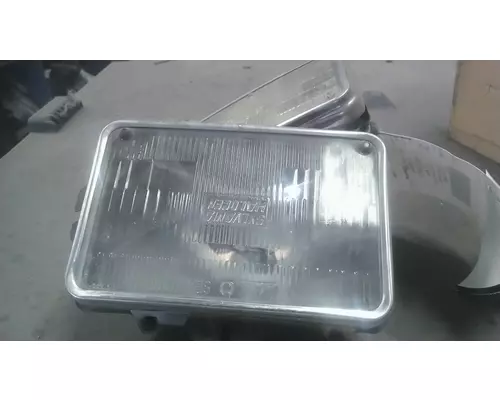 GMC T7500 HEADLAMP ASSEMBLY