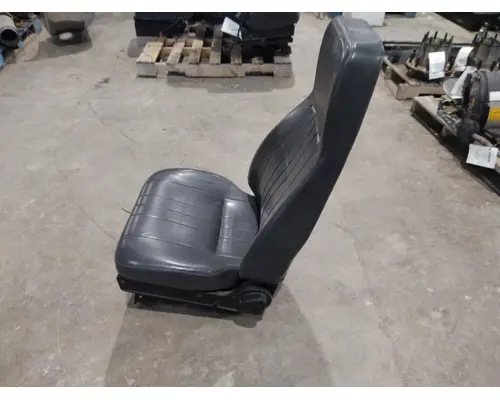 GMC T7500 SEAT, FRONT