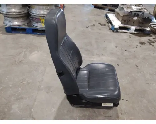 GMC T7500 SEAT, FRONT