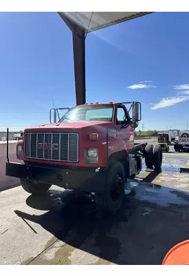 GMC TOPKICK Valve Cover