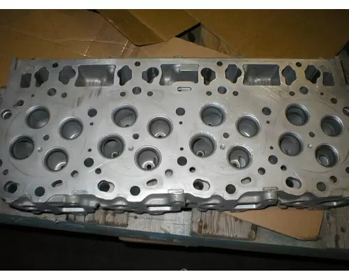 GM DURAMAX (6.6) LB7 Cylinder Head