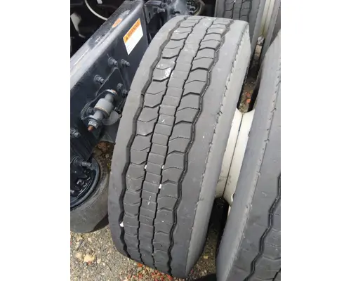 GOODYEAR 295/75R22.5 TIRE
