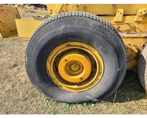 Galion T600B Equip Tire and Rim