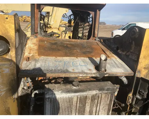 Gehl R220 Equip Hood