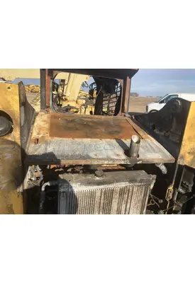 Gehl R220 Equip Hood