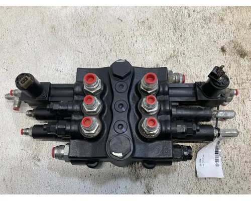 Gehl R220 Equip Hydraulic Valve
