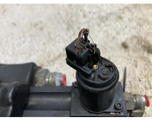 Gehl R220 Equip Hydraulic Valve