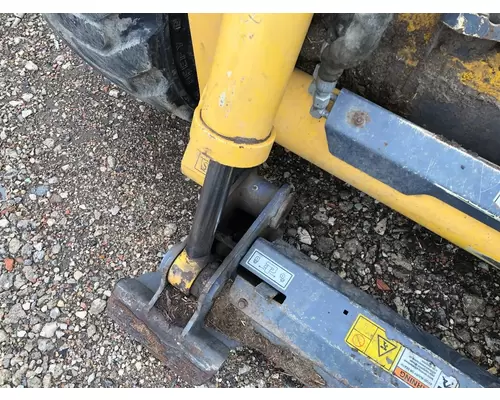 Gehl SL7810 Equip Hydraulic Cylinder