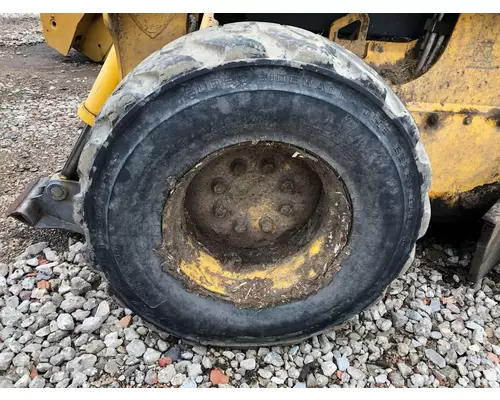 Gehl SL7810 Equip Tire and Rim